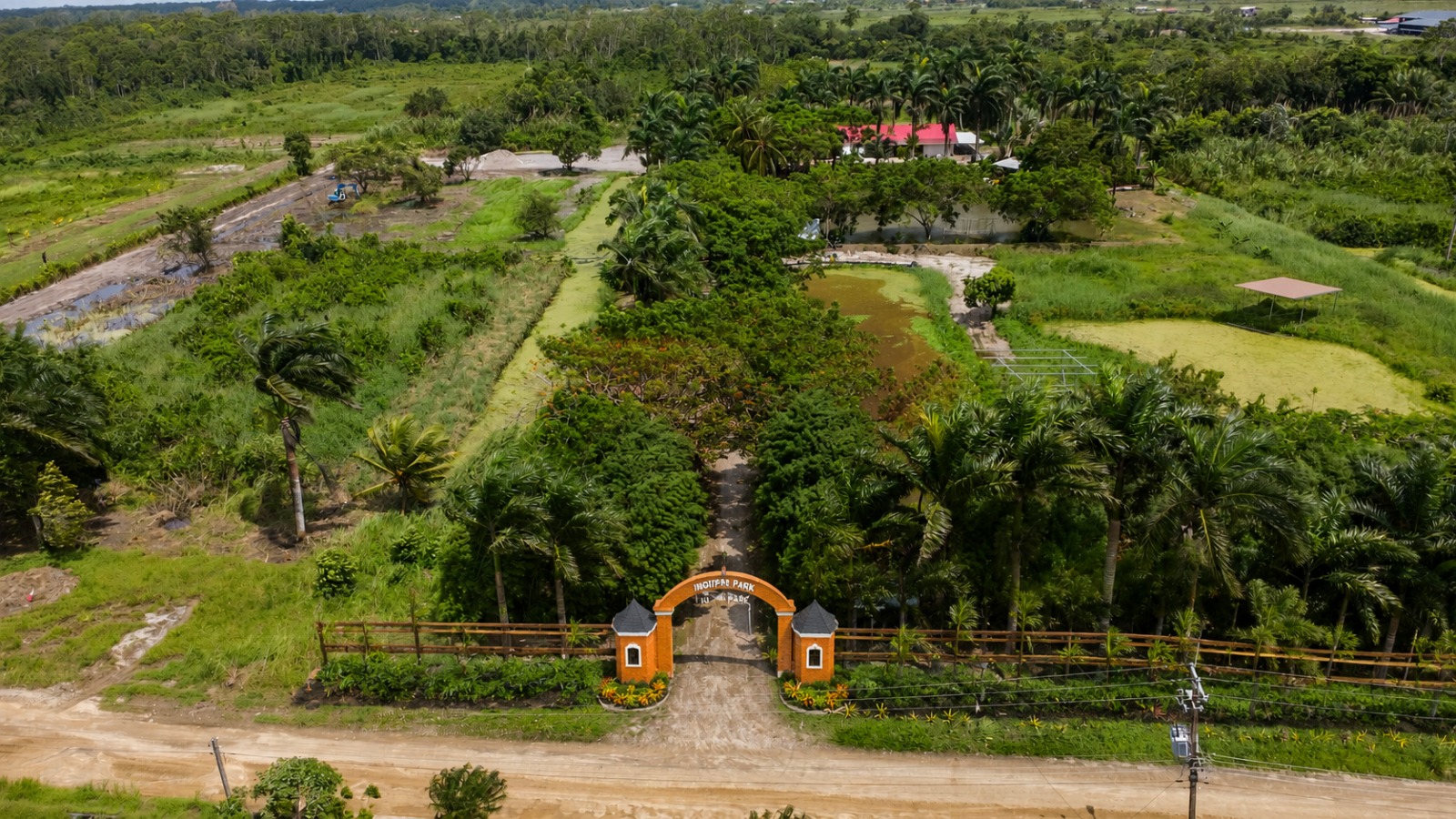 Luchtfoto van de toegangspoort van Ingipipa Park